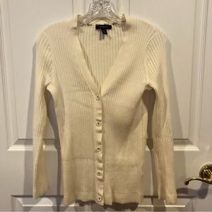 Land’s End ivory cotton ribbed button down cardigan.